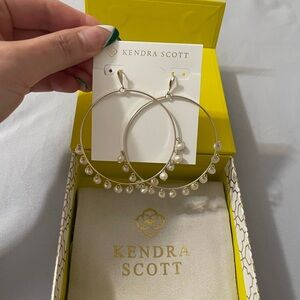 Kendra Scott Gold Hoop Earrings in Pearl- comes with box